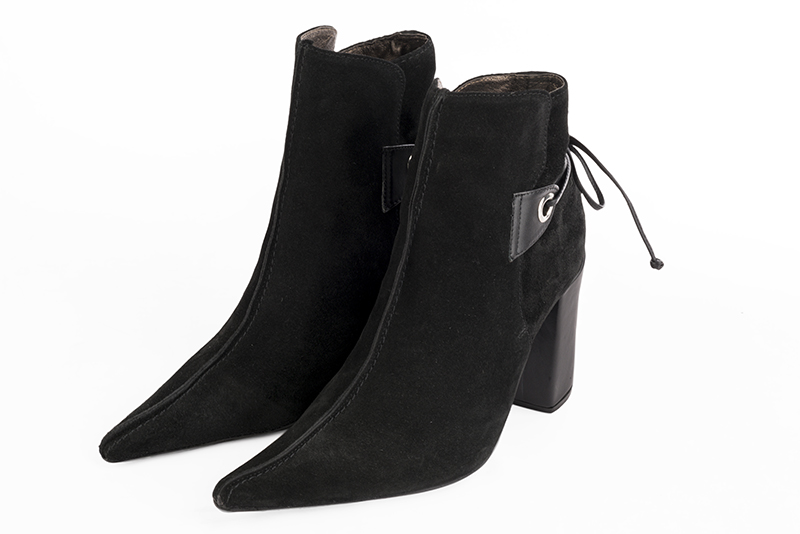 Women's matt black and satin black elegant ankle boots, with laces at the back. Pointed toe. High block heels - Front view